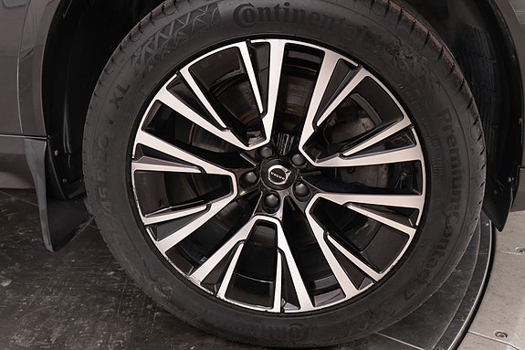 Volvo XC90 10 of 30