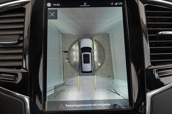 Volvo XC90 26 of 30