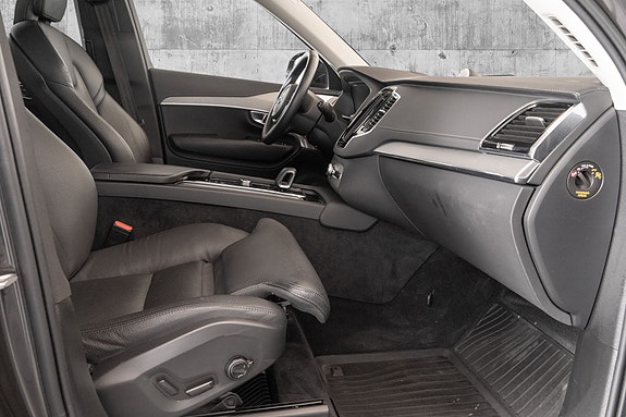 Volvo XC90 28 of 30