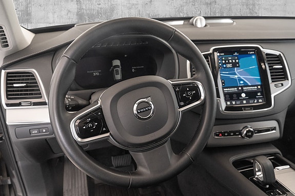 Volvo XC90 16 of 30