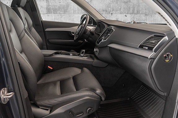 Volvo XC90 27 of 30