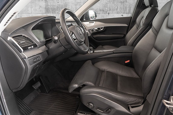 Volvo XC90 13 of 30