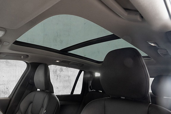 Volvo XC90 26 of 30