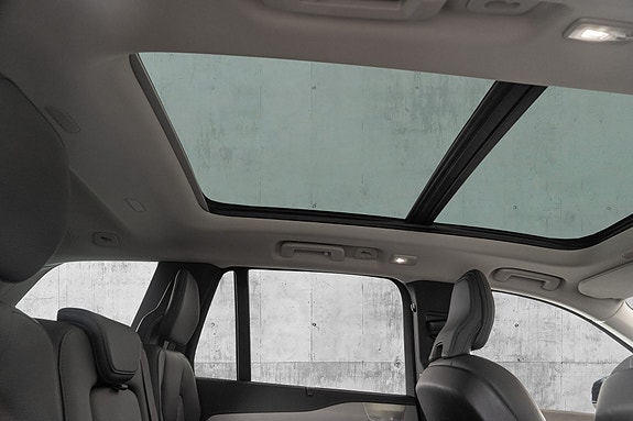 Volvo XC90 30 of 30