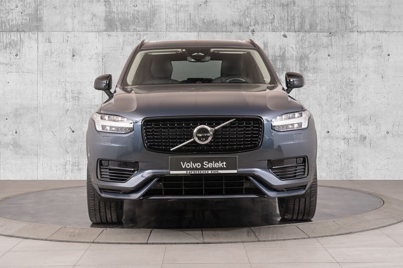 Volvo XC90 2 of 30