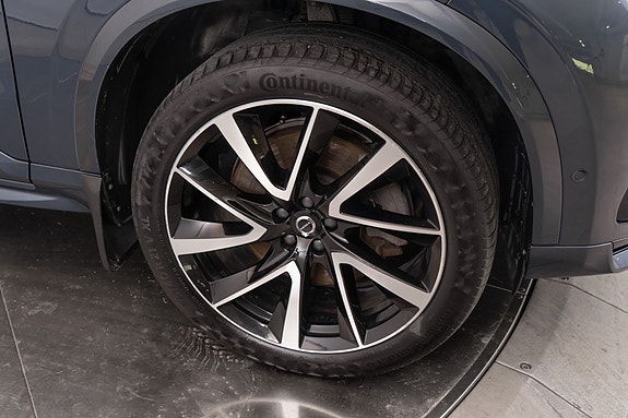 Volvo XC90 10 of 30