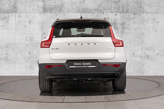 Volvo XC40 6 of 30