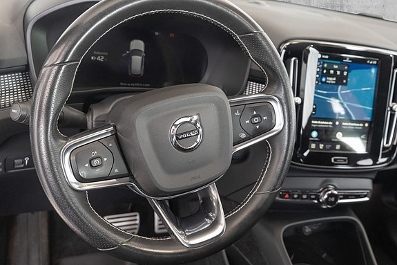 Volvo XC40 13 of 30