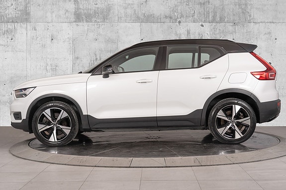 Volvo XC40 4 of 30