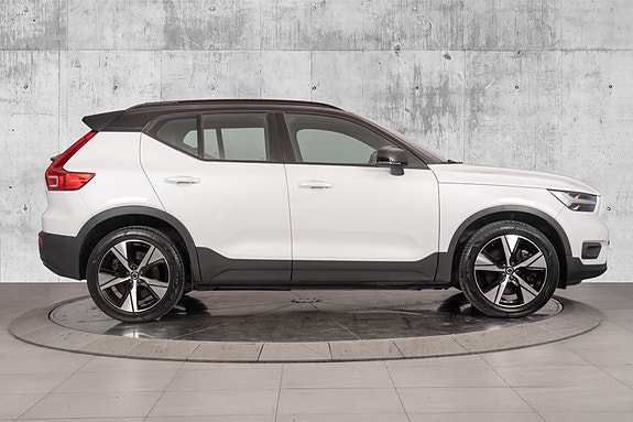 Volvo XC40 8 of 30