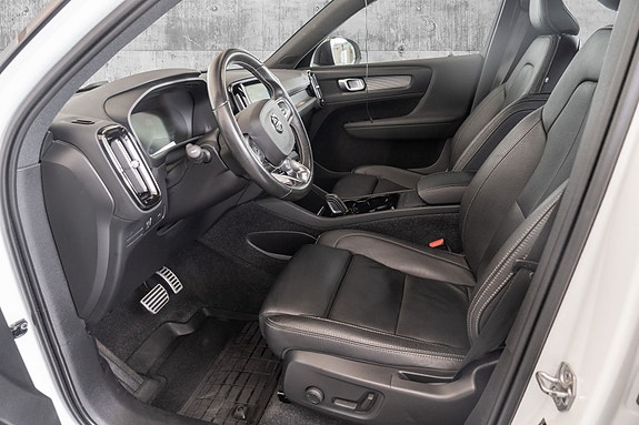 Volvo XC40 12 of 30
