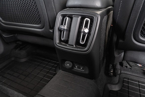 Volvo XC40 27 of 30