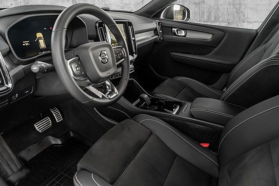 Volvo XC40 13 of 30