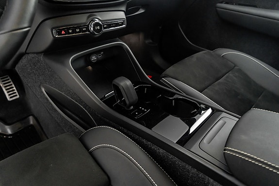 Volvo XC40 15 of 30