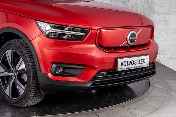 Volvo XC40 2 of 30