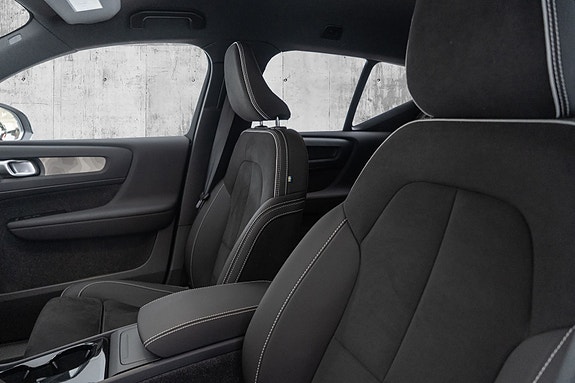 Volvo EX40 18 of 30
