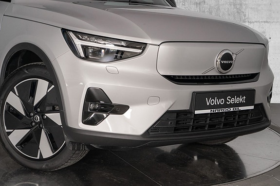 Volvo EX40 2 of 30