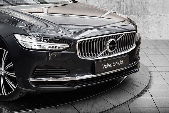 Volvo V90 2 of 28