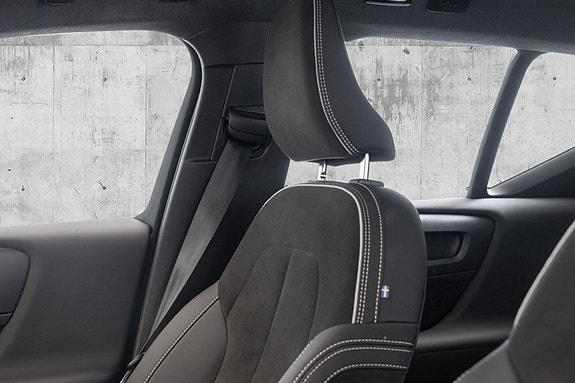 Volvo XC40 17 of 30