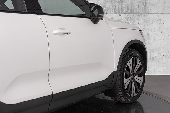 Volvo XC40 13 of 30