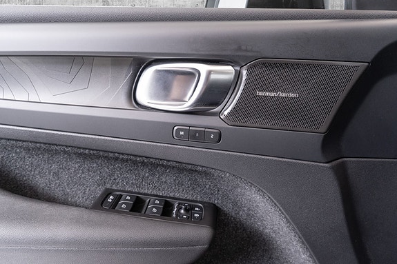 Volvo XC40 21 of 30
