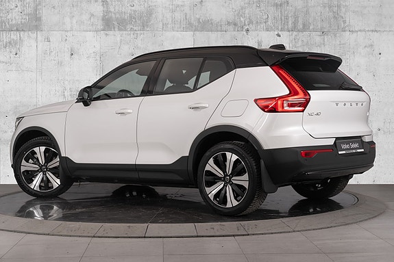 Volvo XC40 8 of 30