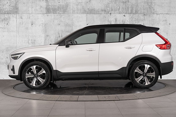 Volvo XC40 7 of 30