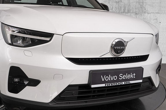 Volvo XC40 3 of 30