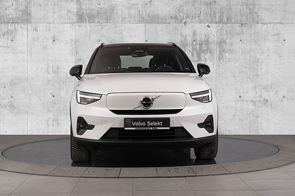 Volvo XC40 4 of 30