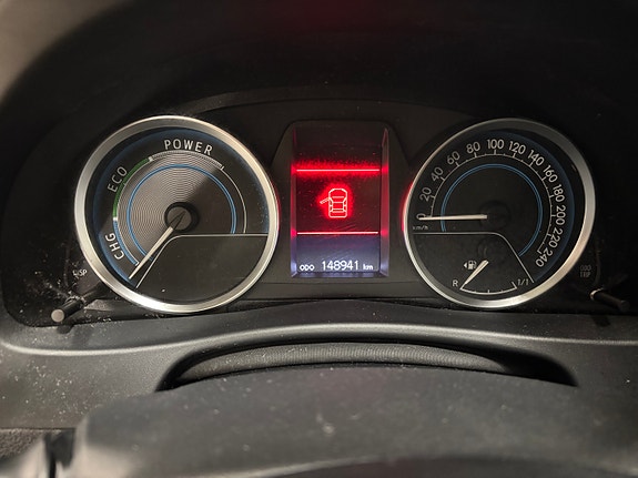 Toyota Auris 8 of 29