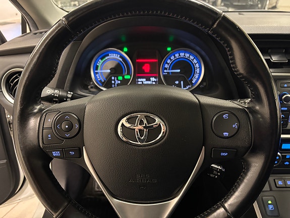 Toyota Auris 9 of 29
