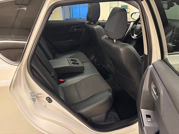 Toyota Auris 6 of 29