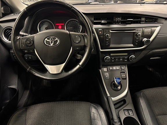 Toyota Auris 4 of 29