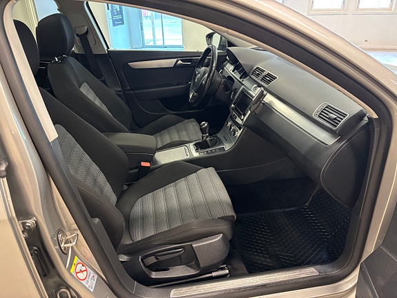 Volkswagen Passat Alltrack 5 of 26