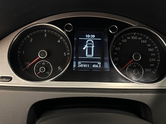 Volkswagen Passat Alltrack 9 of 26