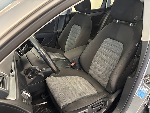Volkswagen Passat Alltrack 18 of 26