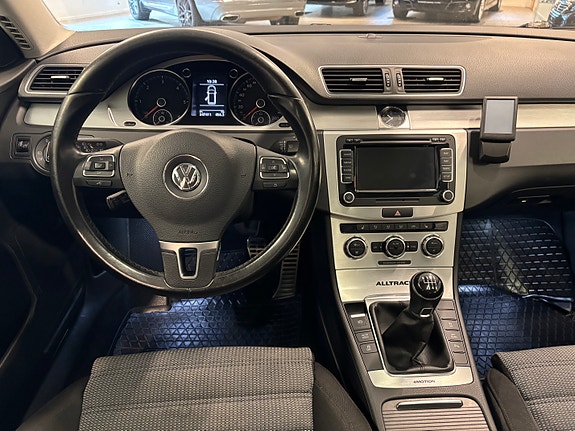 Volkswagen Passat Alltrack 4 of 26