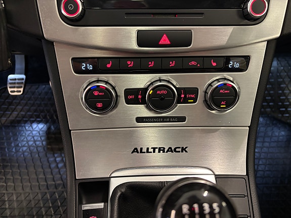 Volkswagen Passat Alltrack 14 of 26