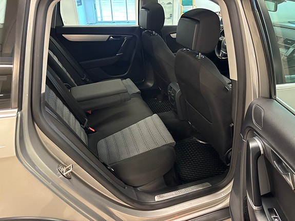 Volkswagen Passat Alltrack 6 of 26