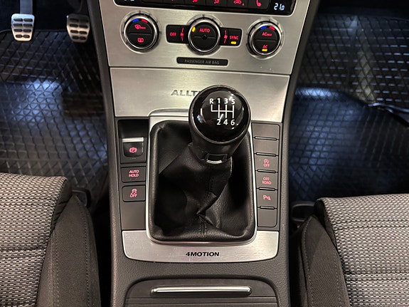 Volkswagen Passat Alltrack 15 of 26