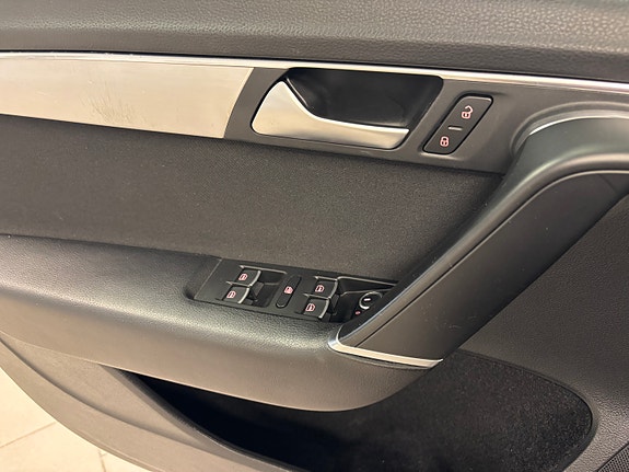 Volkswagen Passat Alltrack 17 of 26