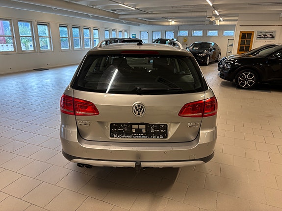 Volkswagen Passat Alltrack 21 of 26
