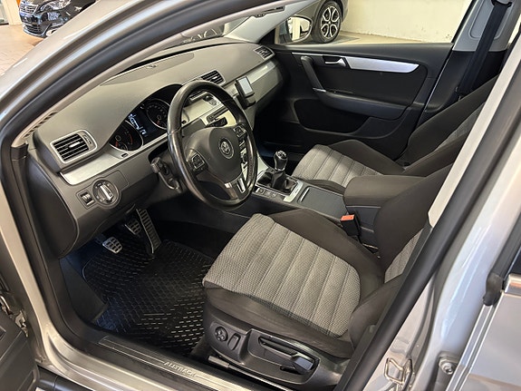 Volkswagen Passat Alltrack 3 of 26
