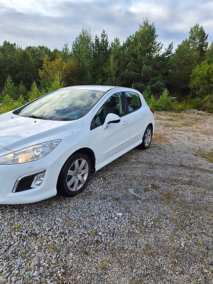Peugeot 308 2 of 18