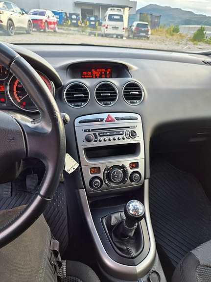 Peugeot 308 16 of 18