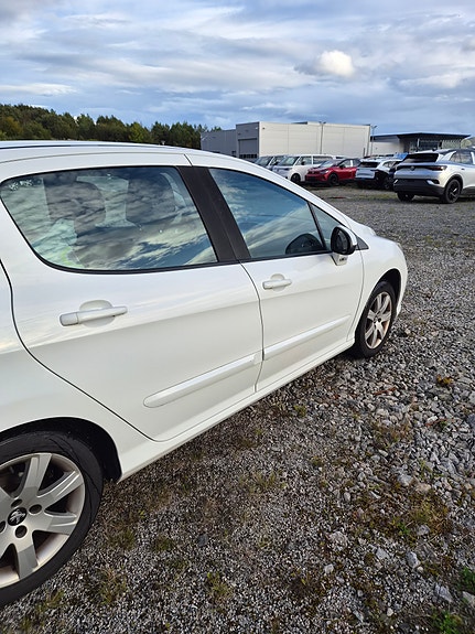 Peugeot 308 4 of 18