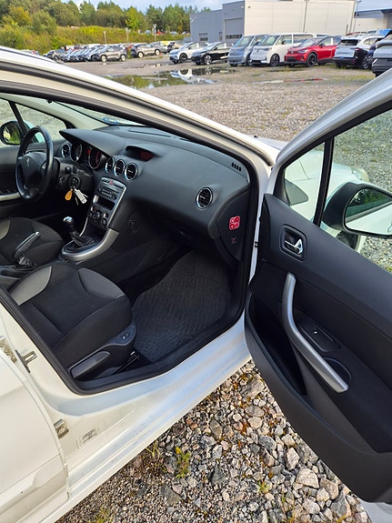 Peugeot 308 8 of 18