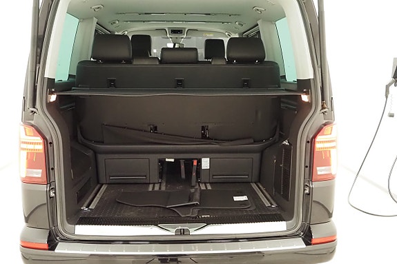 Volkswagen Multivan 10 of 24
