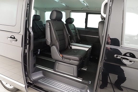 Volkswagen Multivan 8 of 24
