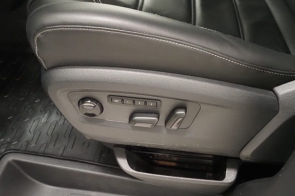 Volkswagen Multivan 14 of 24